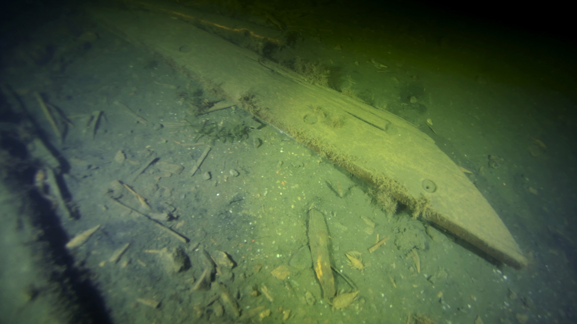 En trästycke som ser ut som en planka med vinklad spets.